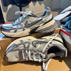 Nike v2k run sneaker women